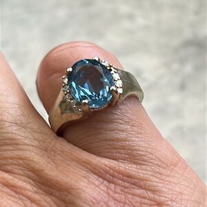 Vintage Irradiated BlueTopaz Gold Ring with Elegant Design
